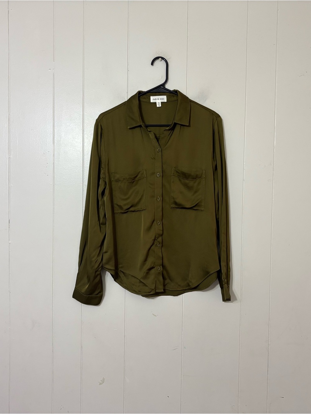 Cloth & Stone Olive Green Satin Button Down Blouse Size M Shiny Utility Shirt